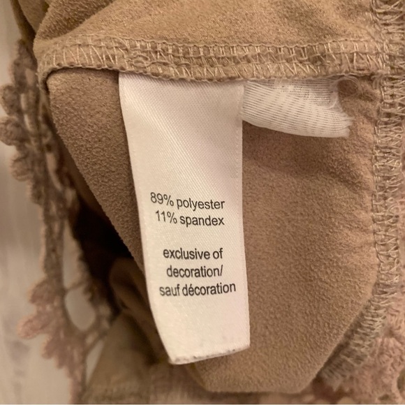 Maurice’s Floral Rose Print Top With Lace Trim Size XS - Picture 4 of 5